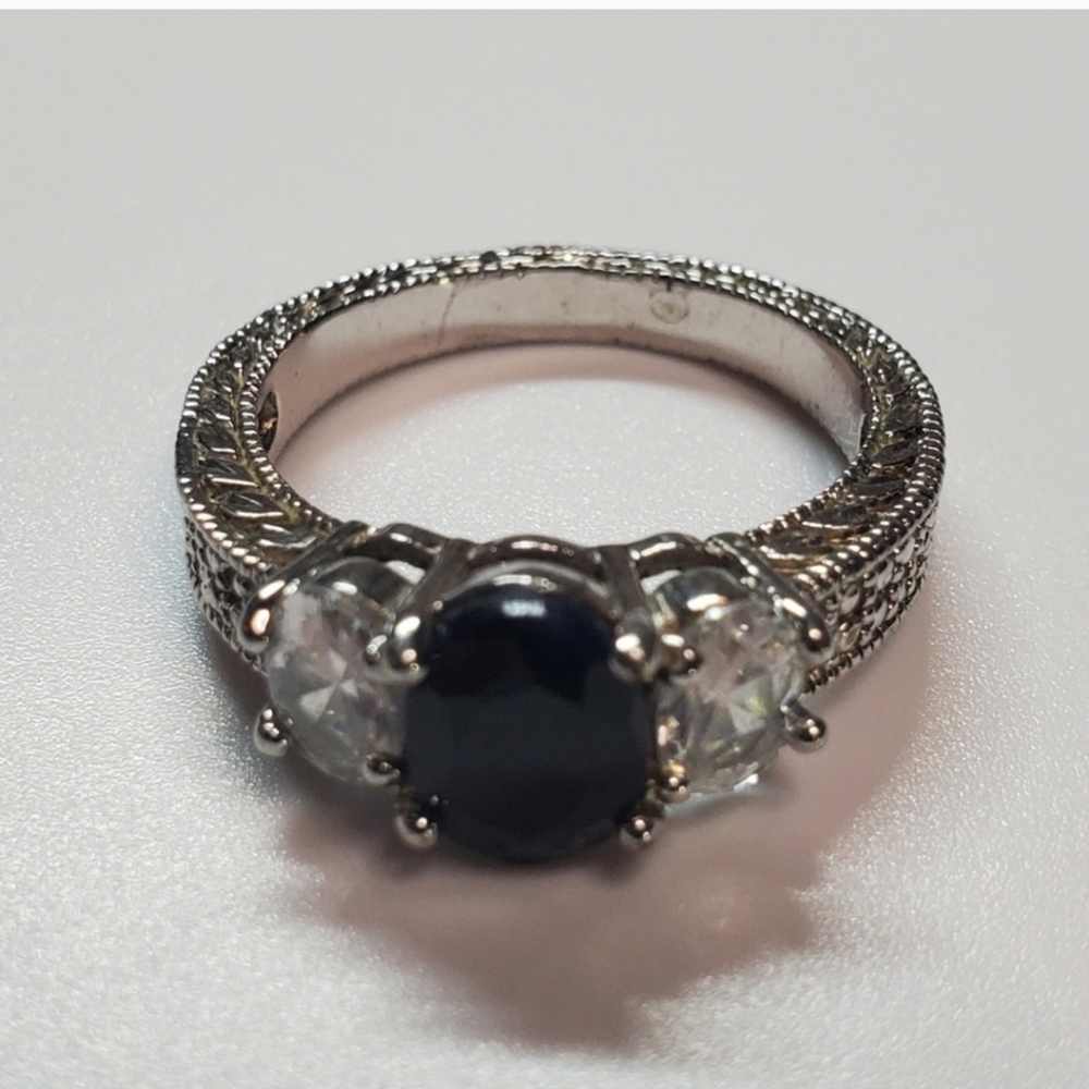 Black & White 3 Oval Stone Silver Tone Ring Size 7